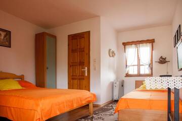Фото номера Трехместный номер Гостевой дом Chiflik Elena Guest House г. Kyulevcha 3