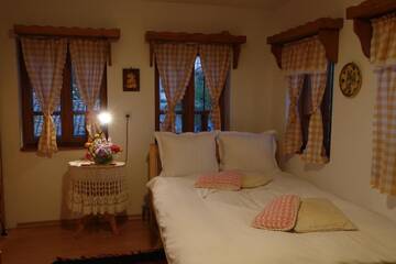 Фото номера Трехместный номер Гостевой дом Chiflik Elena Guest House г. Kyulevcha 7