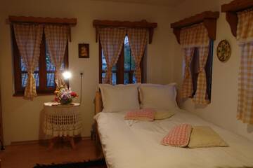 Фото номера Трехместный номер Гостевой дом Chiflik Elena Guest House г. Kyulevcha 5