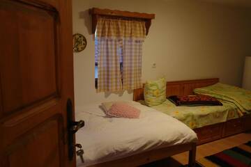 Фото номера Трехместный номер Гостевой дом Chiflik Elena Guest House г. Kyulevcha 4